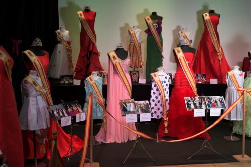 Más de medio siglo de reinas de las Fiestas de Perales de Tajuña reunidas en una exposición única
