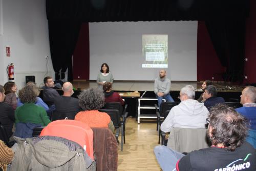 Perales acoge la presentación de un proyecto para que los agricultores de Las Vegas puedan convertir sus excedentes en conservas