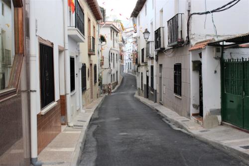 Más de 140 inmuebles de Perales estrenan red de abastecimiento y saneamiento de agua