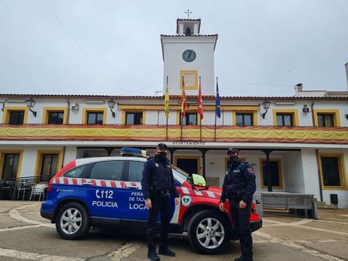 La Policía Local de Perales de Tajuña cuenta ya con un desfibrilador portátil en el coche patrulla