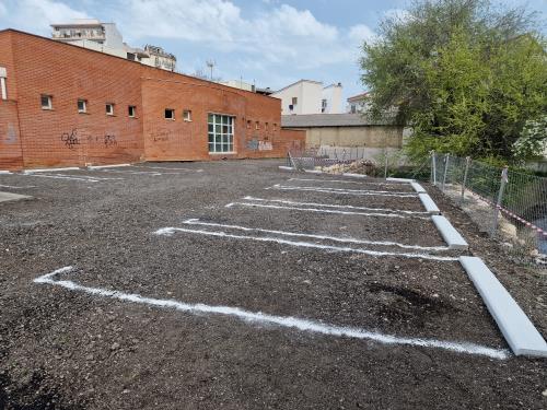 El Ayuntamiento de Perales habilita un nuevo aparcamiento junto al Centro de Salud