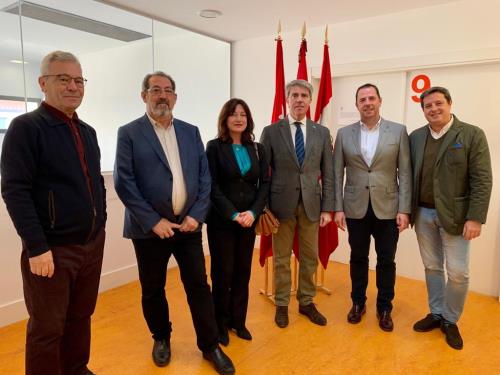 Los alcaldes de Perales, Tielmes, Carabaña, Orusco y Ambite se reúnen con Garrido para estudiar mejoras en el transporte público