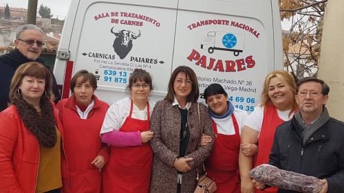 Los Reyes Magos de Perales de Tajuña llevan carne a los mayores del sureste