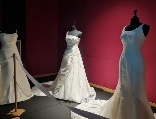 Perales se viste de boda con la exposición ‘Un siglo de novias’